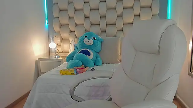 Snapshot of Helleamazing chatting on January 12, 2025, 6:39 am Helleamazing online show from January 12, 2025, 6:39 am