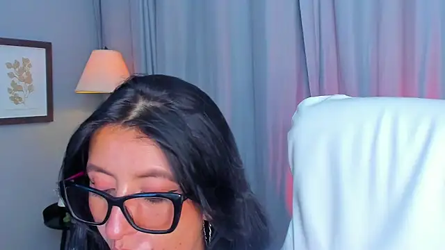 kira moon   online show from March 2, 2026, 8:48 pm