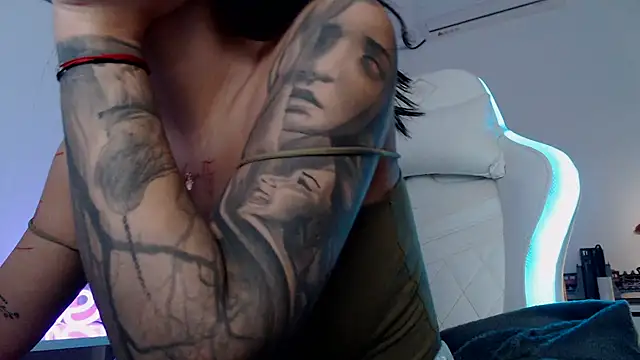 Simply the best online show from November 11, 2025, 5:24 pm