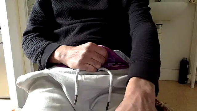 Snapshot of molozeb chatting on November 25, 2025, 10:15 am molozeb online show from November 25, 2025, 10:15 am