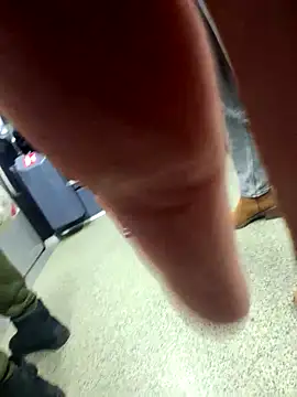 Snapshot of molozeb chatting on December 17, 2025, 12:00 pm molozeb online show from December 17, 2025, 12:00 pm