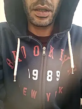 Snapshot of molozeb chatting on December 20, 2025, 8:32 am molozeb online show from December 20, 2025, 8:32 am