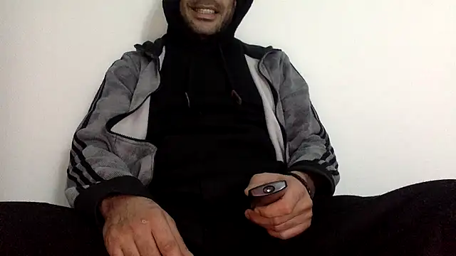 Snapshot of molozeb chatting on February 9, 2026, 8:24 pm molozeb online show from February 9, 2026, 8:24 pm