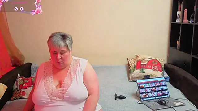 Snapshot of Klio5678 chatting on February 19, 2026, 8:54 am Klio5678 online show from February 19, 2026, 8:54 am