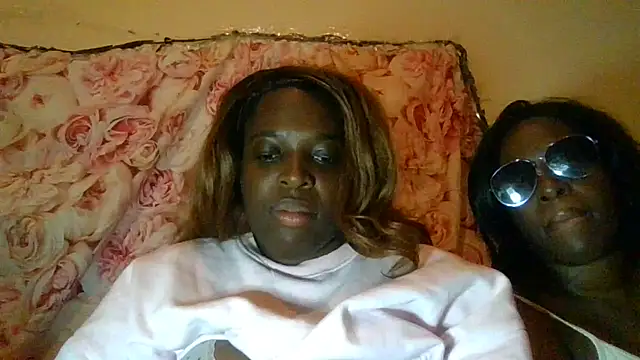 Brandyuk2 online show from October 24, 2025, 8:05 pm
