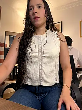 LittleDoll    online show from October 3, 2025, 10:18 pm