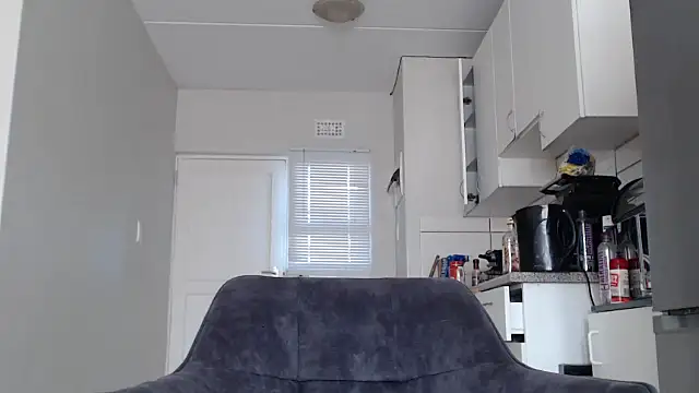 Snapshot of officialkhakes_za chatting on November 21, 2025, 6:12 am officialkhakes za online show from November 21, 2025, 6:12 am