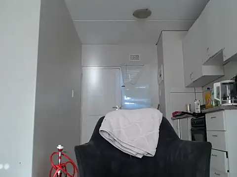 Snapshot of officialkhakes_za chatting on February 20, 2026, 6:26 am officialkhakes za online show from February 20, 2026, 6:26 am