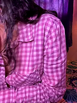 LiliJones  online show from November 20, 2025, 4:07 pm