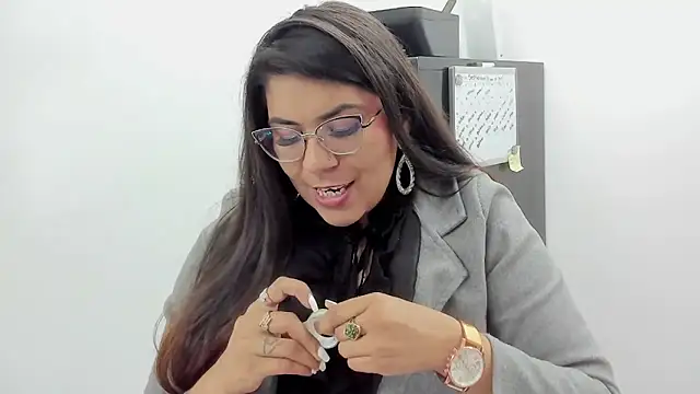 Luna Dumont online show from September 15, 2025, 11:10 am