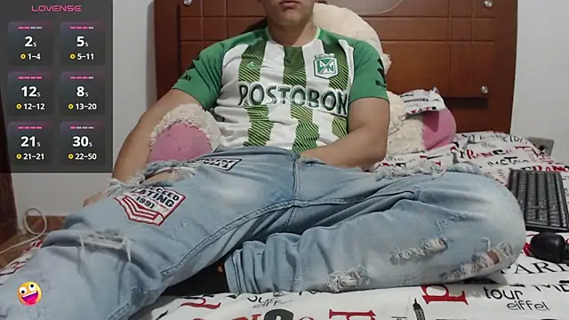 Snapshot of Emmanuel21_ chatting on December 19, 2024, 4:45 am Emmanuel21 online show from December 19, 2024, 4:45 am