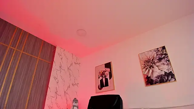 Dollar-girl online show from December 18, 2025, 3:40 pm