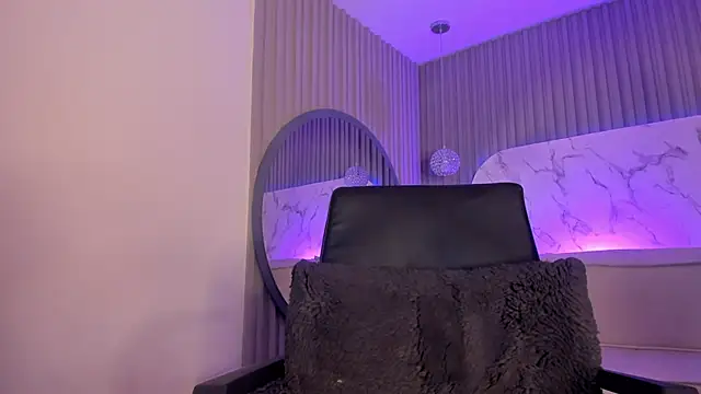 Dollar-girl online show from May 28, 2026, 1:58 am