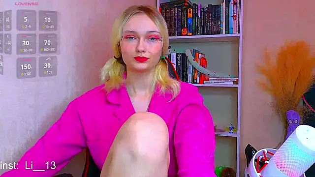 Snapshot of Angelina__1 chatting on December 6, 2024, 1:07 am Angelina 1 online show from December 6, 2024, 1:07 am