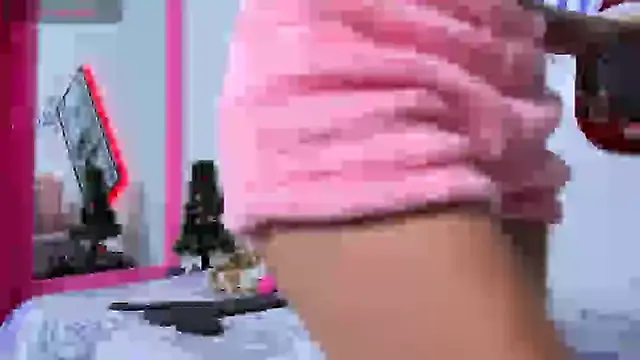 Snapshot of sexycharlottesamantha chatting on December 15, 2024, 1:35 am sexycharlottesamantha online show from December 15, 2024, 1:35 am