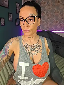 EmilyDiazofficial online show from April 24, 2026, 8:17 am