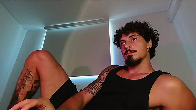 Snapshot of milkoffe chatting on March 15, 2026, 3:29 pm milkoffe online show from March 15, 2026, 3:29 pm