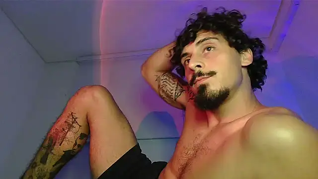 Snapshot of milkoffe chatting on April 3, 2026, 4:21 am milkoffe online show from April 3, 2026, 4:21 am