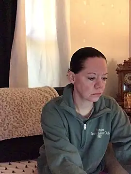 SidneyRaee online show from April 20, 2026, 3:26 pm