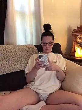 SidneyRaee online show from April 21, 2026, 3:07 pm