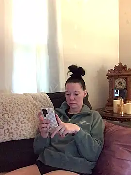 SidneyRaee online show from April 29, 2026, 3:27 pm