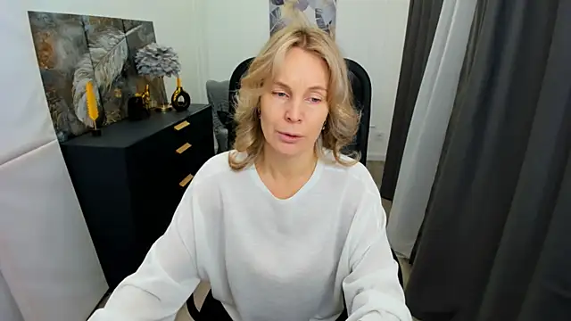 Snapshot of Sinty_Devis chatting on May 4, 2026, 4:19 am Sinty Devis online show from May 4, 2026, 4:19 am