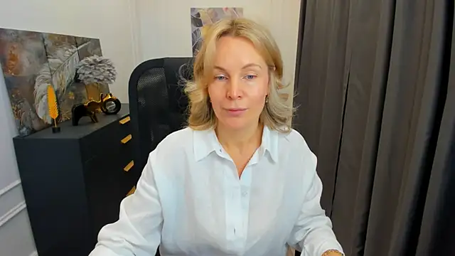 Snapshot of Sinty_Devis chatting on May 9, 2026, 4:28 am Sinty Devis online show from May 9, 2026, 4:28 am