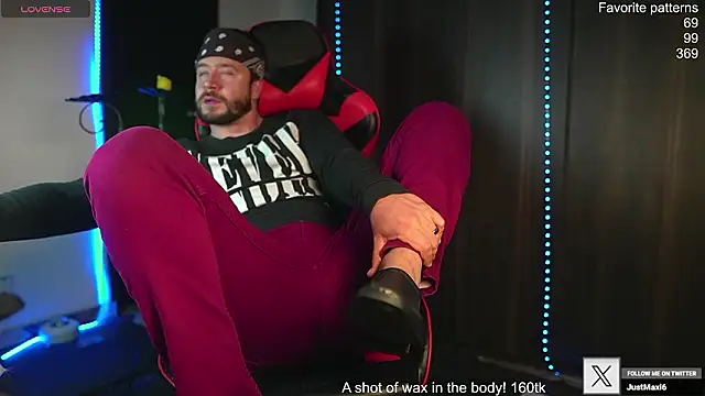 Snapshot of just_maxii chatting on February 3, 2026, 12:20 am just maxii online show from February 3, 2026, 12:20 am