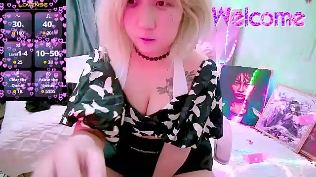 Akemilun online show from April 10, 2026, 4:55 pm