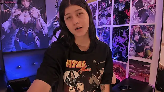 LanaKyutt online show from December 18, 2025, 2:12 pm