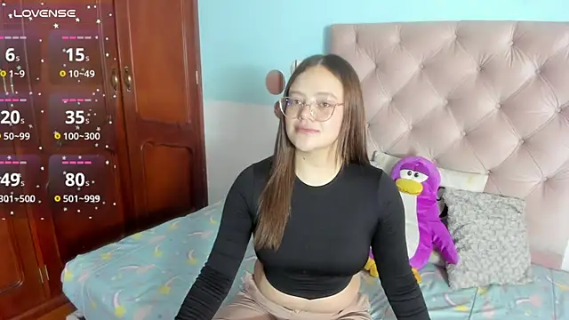 Snapshot of _Sarahh_0 chatting on February 18, 2025, 1:33 pm  Sarahh 0 online show from February 18, 2025, 1:33 pm