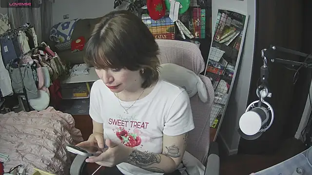 Snapshot of angelic_sg chatting on February 14, 2025, 12:09 am angelic sg online show from February 14, 2025, 12:09 am