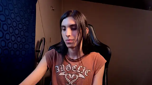 Snapshot of angelitofemboy chatting on April 2, 2026, 6:33 am angelitofemboy online show from April 2, 2026, 6:33 am