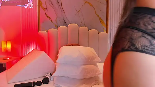 carolriveraa  online show from March 18, 2025, 7:53 pm