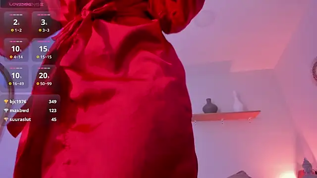 moll1e  online show from February 17, 2025, 5:53 pm