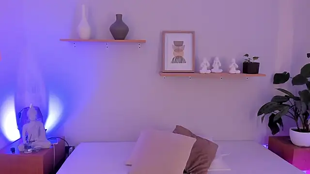 moll1e  online show from March 5, 2025, 2:01 pm