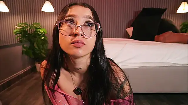 Snapshot of EriKlein chatting on February 21, 2026, 8:10 pm EriKlein online show from February 21, 2026, 8:10 pm