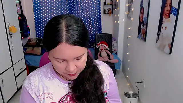 claryssa  online show from December 4, 2025, 9:01 pm