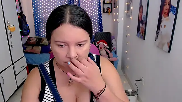 claryssa  online show from December 5, 2025, 7:54 pm