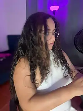 CurlyGirl 1 online show from April 27, 2026, 2:31 am