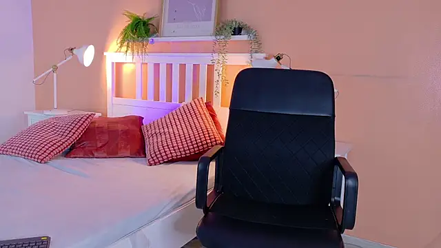 CristalCornner  online show from October 21, 2025, 7:47 pm