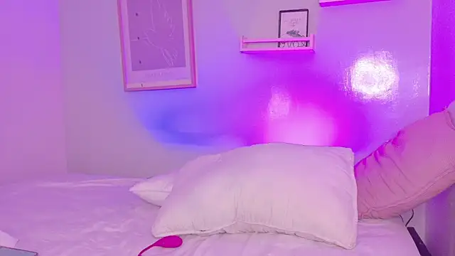 CristalCornner  online show from April 13, 2026, 8:03 pm