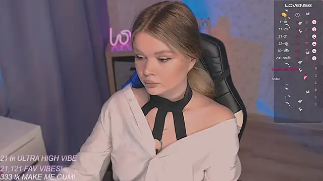 Snapshot of VeronaAura chatting on September 30, 2025, 1:49 pm VeronaAura online show from September 30, 2025, 1:49 pm