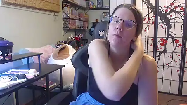 Snapshot of Sarahtineke chatting on March 3, 2026, 4:13 pm Sarahtineke online show from March 3, 2026, 4:13 pm