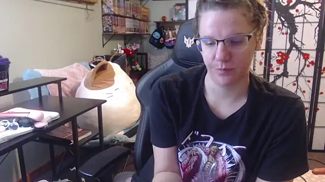 Snapshot of Sarahtineke chatting on March 4, 2026, 3:40 pm Sarahtineke online show from March 4, 2026, 3:40 pm