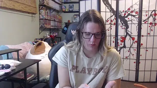 Snapshot of Sarahtineke chatting on March 19, 2026, 3:27 pm Sarahtineke online show from March 19, 2026, 3:27 pm