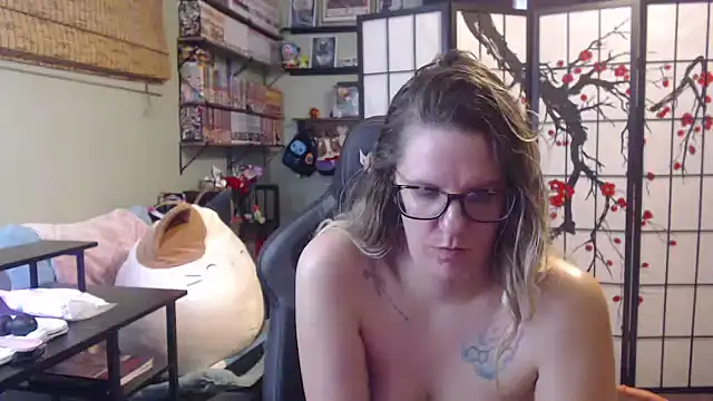 Snapshot of Sarahtineke chatting on March 20, 2026, 5:51 pm Sarahtineke online show from March 20, 2026, 5:51 pm