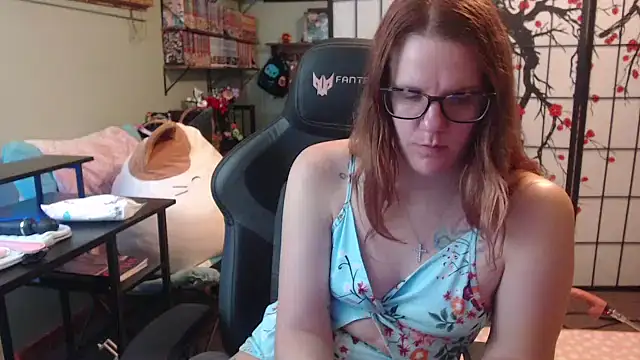 Snapshot of Sarahtineke chatting on March 24, 2026, 4:12 pm Sarahtineke online show from March 24, 2026, 4:12 pm