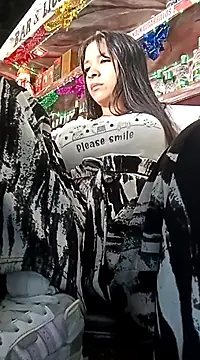 Snapshot of VivienAndClark chatting on December 19, 2024, 7:51 pm VivienAndClark online show from December 19, 2024, 7:51 pm