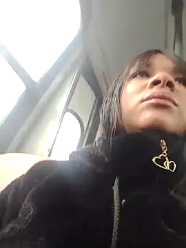 Snapshot of VivienAndClark chatting on March 17, 2025, 2:23 pm VivienAndClark online show from March 17, 2025, 2:23 pm